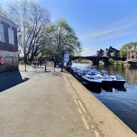 The Davey Tower, Medieval Riverside House York Exteriör bild