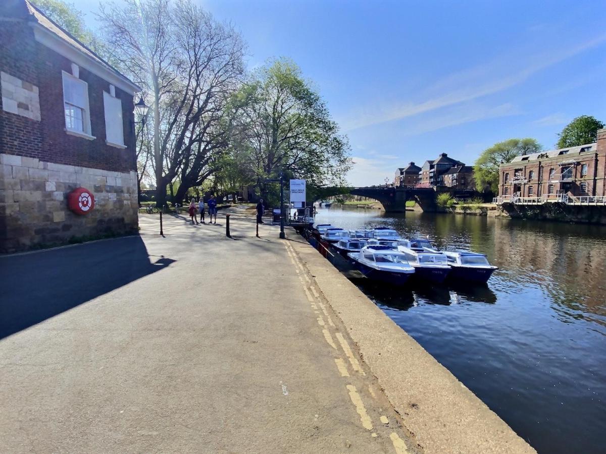 The Davey Tower, Medieval Riverside House York Exteriör bild